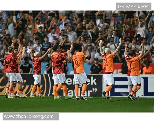 加拉塔萨雷球迷高呼支持巴勒斯坦自由呼声震撼全球