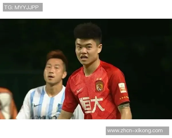 媒体人解读杨立瑜竖大拇指事件背后的真实情感与球迷互动的误解