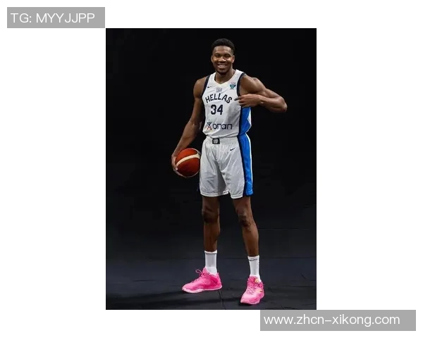 字母哥新赛季定妆照展现强大肌肉压迫感迎接生涯第13个赛季的挑战