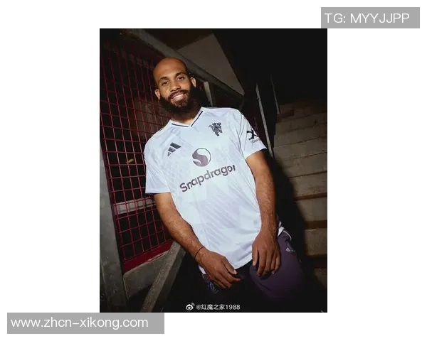 曼联客战利物浦将首次穿白色客场球衣引发球迷热议