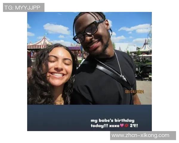 女友甜蜜发合照庆祝布朗尼21岁生日布朗尼感动转发感谢宝贝