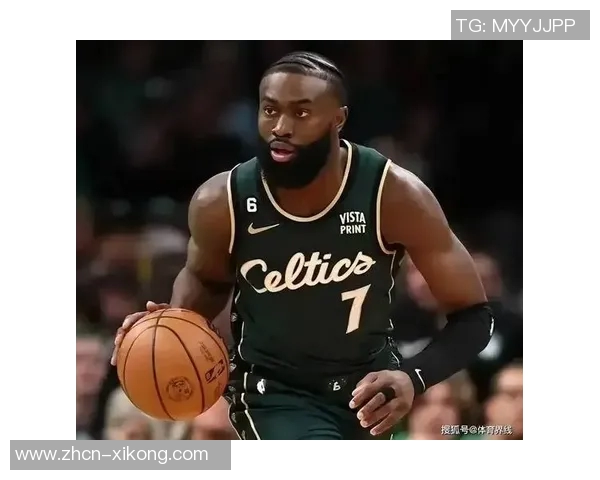 杰伦布朗谈遭遇包夹时的传球选择强调对队友的信任与团队合作的重要性