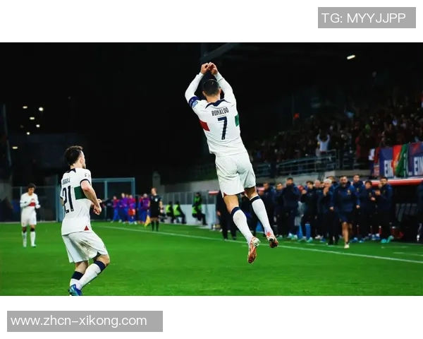 C罗四十岁依然年轻面容整形医生揭秘其可能的多次整形手术经历 C罗四十岁依然年轻面容整形医生揭秘其可能的多次整形手术经历